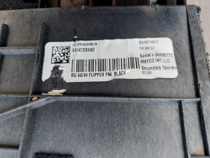 Chrysler Pacifica (2016 - ) 5RJ47DX9AD Третий ряд сидений — фото 8