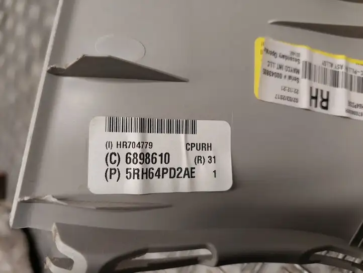 Chrysler Pacifica (2016 - ) 5RH64PD2AE Обшивка стойки C — фото 2