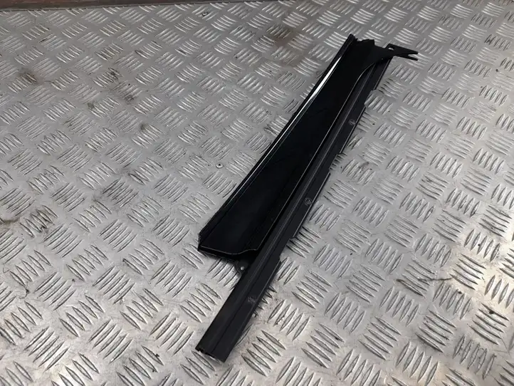 Porsche Panamera (2009 - 2013)  97053638202 Облицовка стекла задней двери