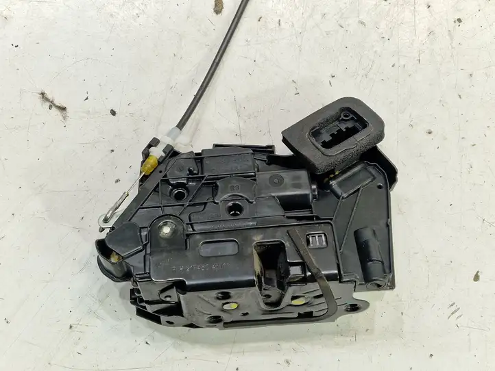 Seat Alhambra (2010 - 2017)  5K1837016D Замок передней двери