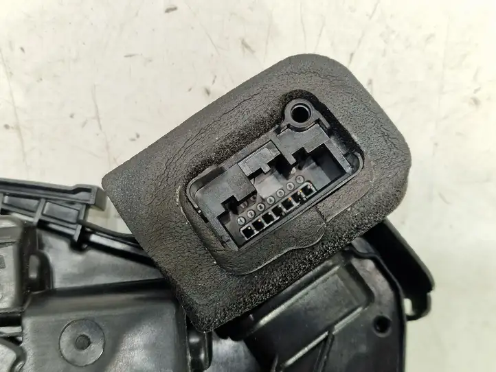 Seat Alhambra (2010 - 2017)  5K1837016D Замок передней двери