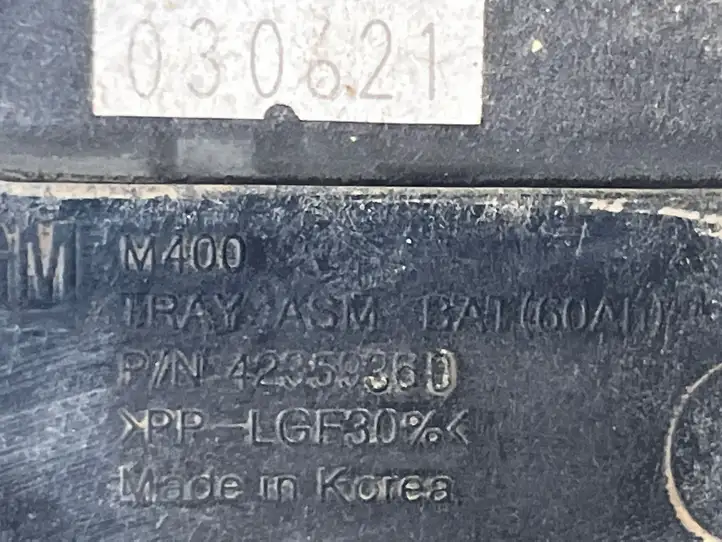 Opel Karl (2015 - ) 42359360 Площадка аккумулятора — фото 4