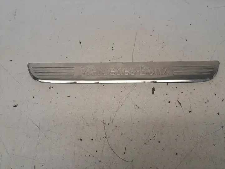 Mercedes-Benz C W204 (2007 - 2014) A2056804209 Внутренняя отделка переднего порога — фото 7