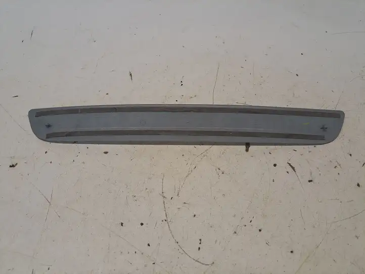 Mercedes-Benz C W204 (2007 - 2014) A2056804209 Внутренняя отделка переднего порога — фото 2