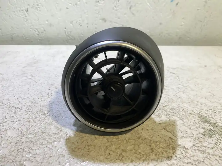 Audi A1 (2010 - 2014) 8X1820901 Боковой воздушный дефлектор — фото 1