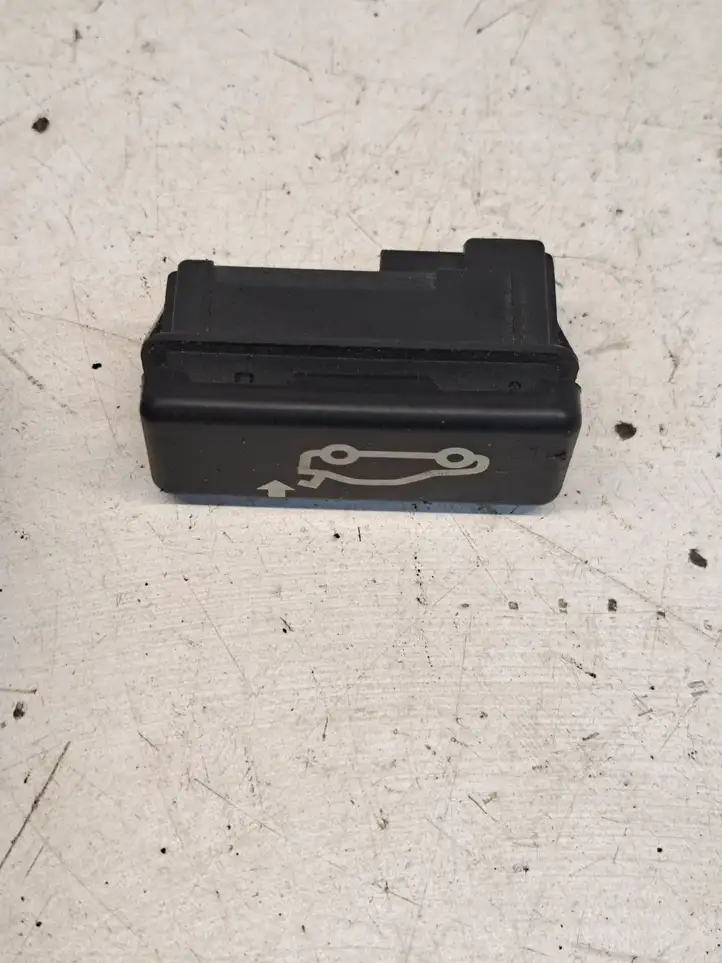 BMW X5 E70 (2006 - 2013) 8375580 Кнопка закрытия багажника — фото 3