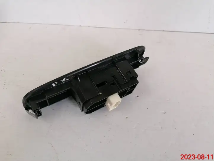 Toyota Previa (XR30, XR40) II (2000 - 2006) 76A048 Блок кнопок стеклоподъемников — фото 3