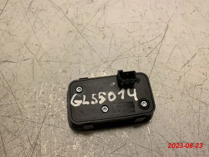 Mercedes-Benz GL X166 (2013 - 2019) 2128210551 Кнопка закрытия багажника — фото 2