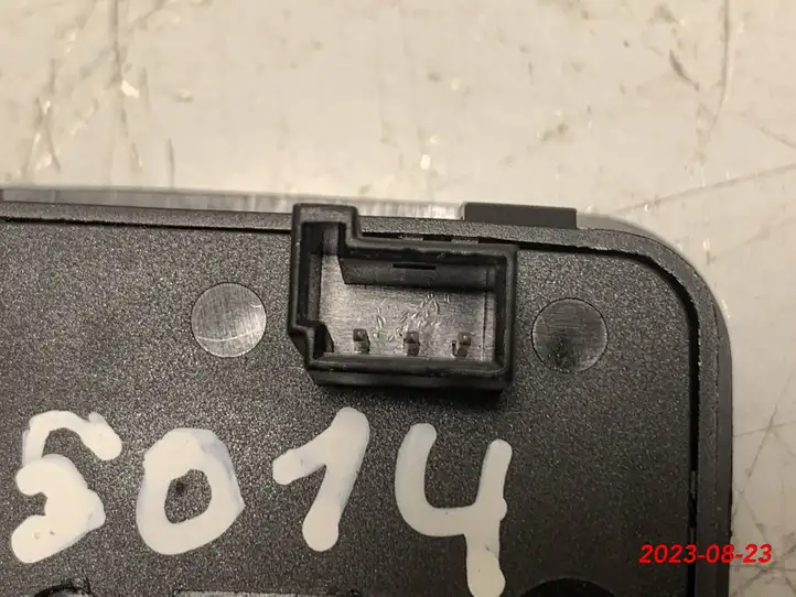 Mercedes-Benz GL X166 (2013 - 2019) 2128210551 Кнопка закрытия багажника — фото 3