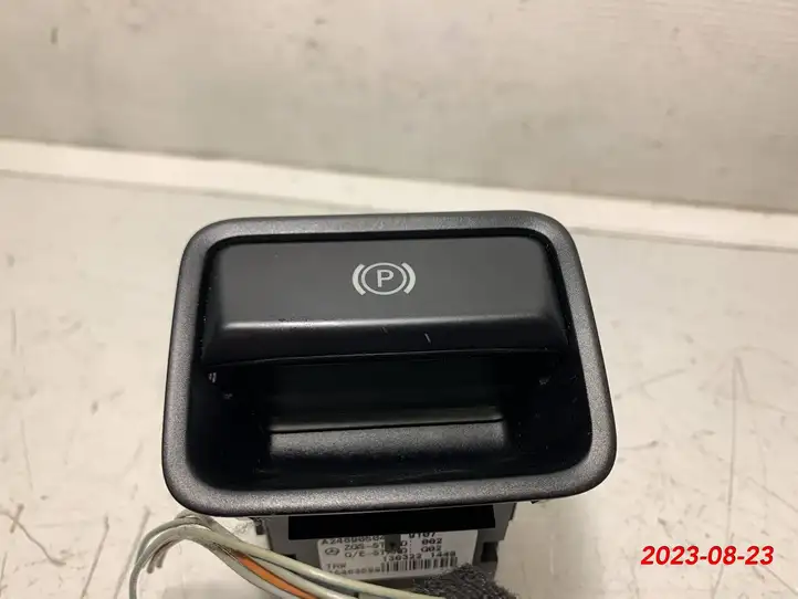Mercedes-Benz GL X166 (2013 - 2019) A2469050451 Кнопка ручного тормоза — фото 1