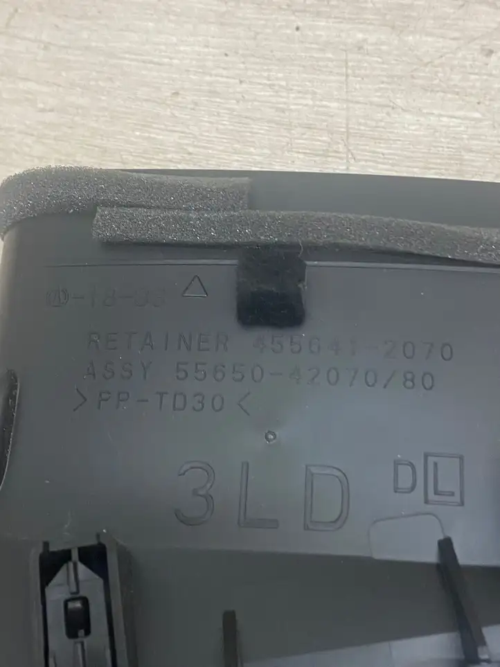 Toyota RAV 4 (XA50) (2018 - ) 4556412070 Боковой воздушный дефлектор — фото 4