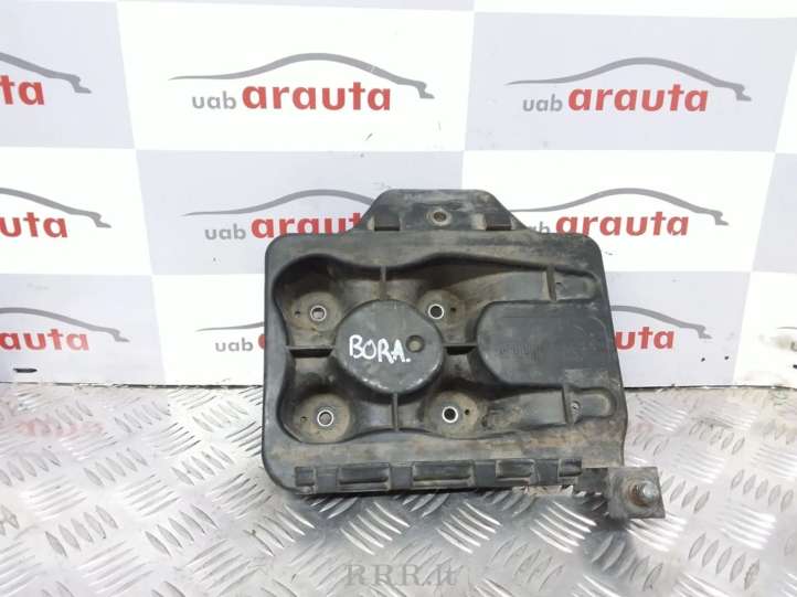 1J0804373A Volkswagen Bora Akumuliatoriaus tvirtinimo padas