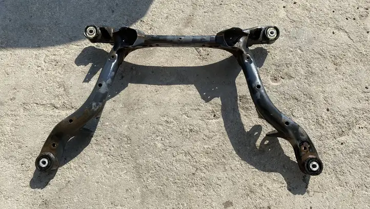 Audi A6 (2004 - 2008)   Задняя траверса