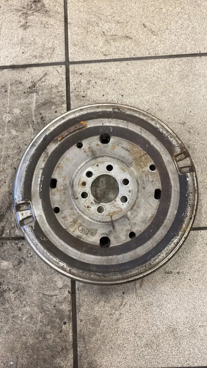 Volkswagen Touran I (2003 - 2010) Маховик двигателя — фото 3