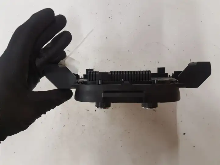 Opel Astra (2009 - 2012)  13360091 Мультимедийный контроллер