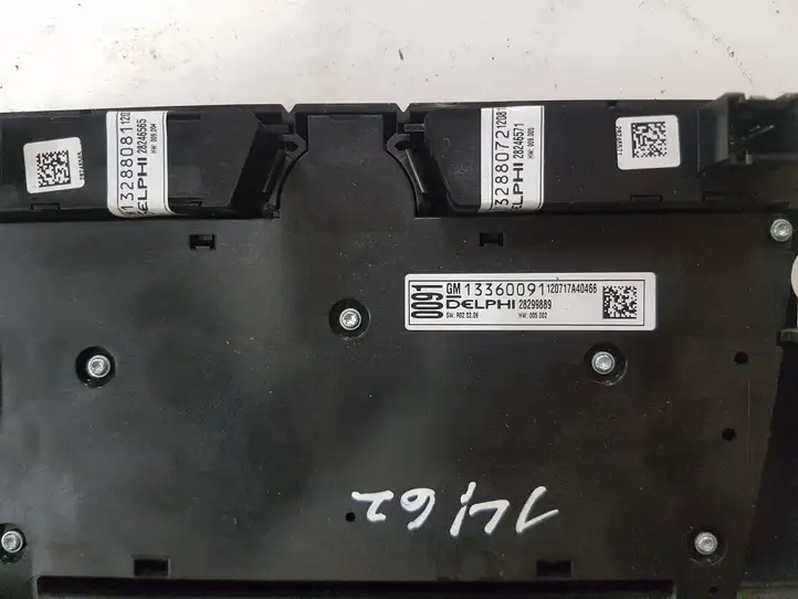 Opel Astra (2009 - 2012)  13360091 Мультимедийный контроллер