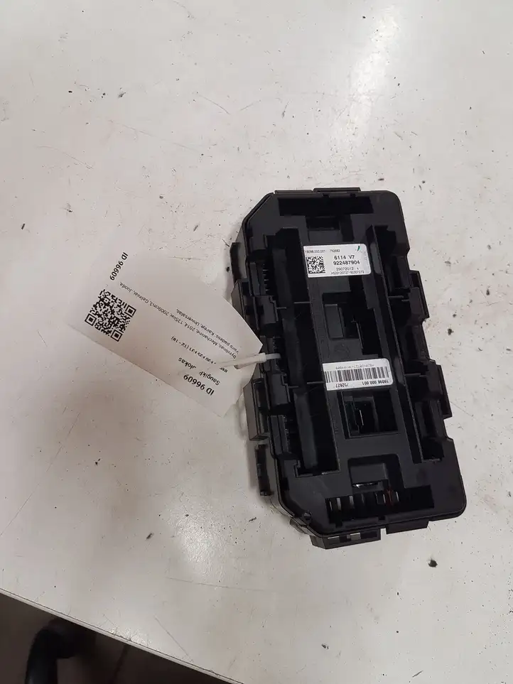 BMW 3 F30 F35 F31 (2012 - 2018) 922487904 Блок предохранителей — фото 2