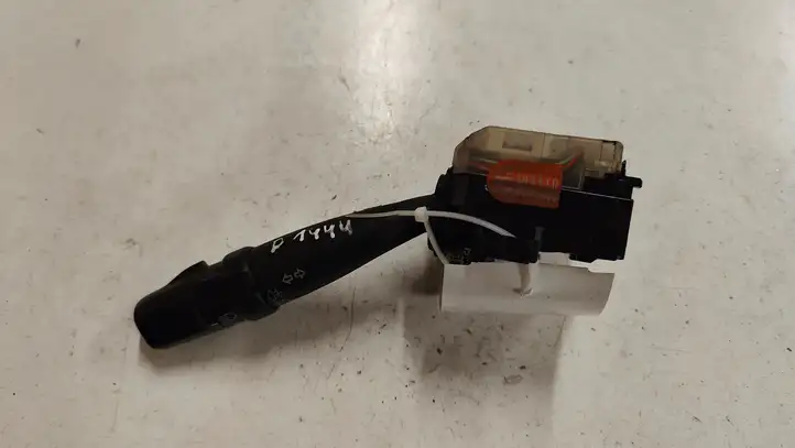 Toyota Avensis T250 (2003 - 2006)  05110 Ручка поворотов/ фонарей