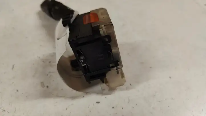 Toyota Avensis T250 (2003 - 2006)  05110 Ручка поворотов/ фонарей