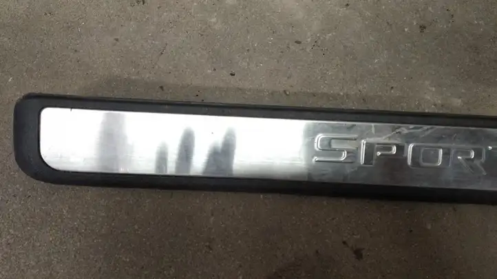 Kia Sportage (2004 - 2008) 858851E000 Внутренняя отделка переднего порога — фото 3