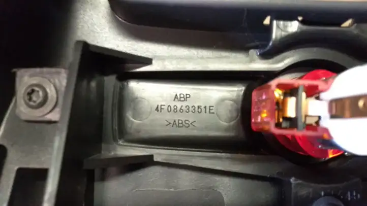 Audi A6 S6 C6 4F (2004 - 2008) 4F0863351E Другая деталь консоли (туннеля) — фото 6