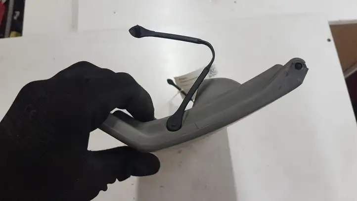 Opel Vivaro (2001 - 2006)   Крышка ящика для вещей (бардачка)