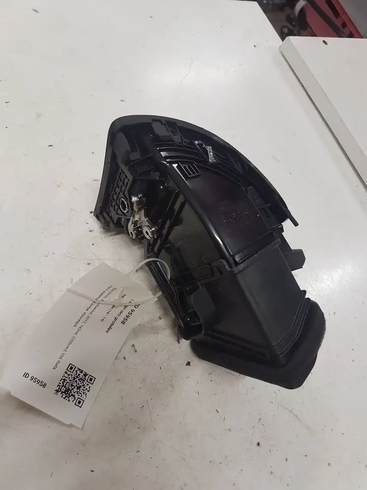 Kia Sorento (2009 - 2014) 974902P000 Боковой воздушный дефлектор — фото 2