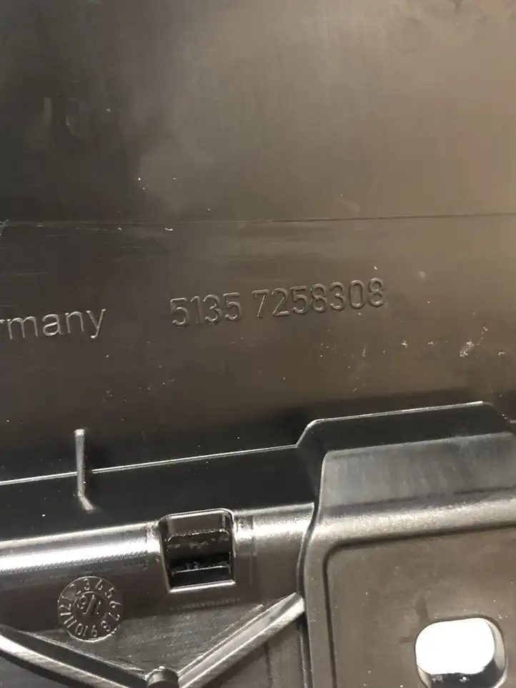 BMW 3 F30 F35 F31 (2012 - 2018) 51357258308 Накладка стекла задней двери — фото 5