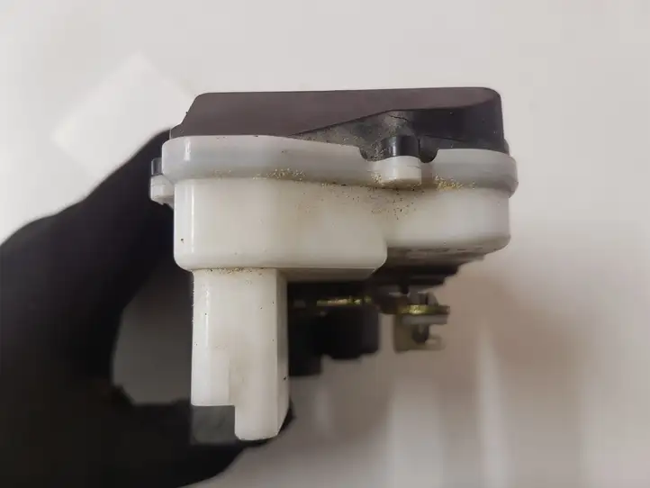 Citroen C5 (2004 - 2008)   Замок задней двери