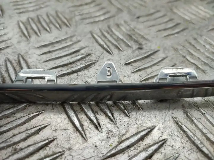 Volkswagen PASSAT B7 (2011 - 2014)  3AA853651A Верхняя решётка