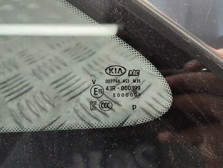 Kia Sorento (2014 - 2017) Заднее боковое стекло — фото 2