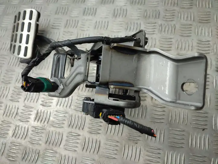 Kia Sportage (2018 - 2021)  32800F1745 Тормозная педаль