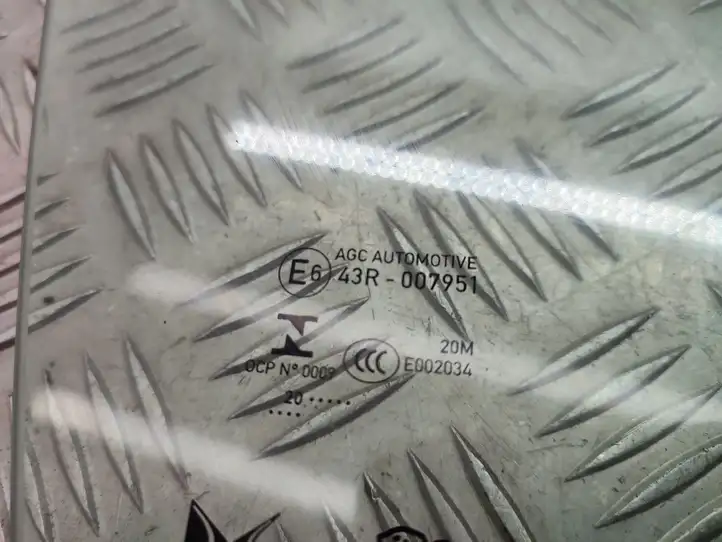 Peugeot 2008 II (2019 - )   Основное стекло передних дверей (четырехдверного автомобиля)