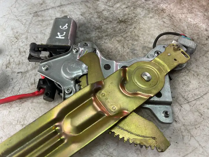 Mitsubishi Pajero Sport (2004 - 2008)  5713a021 Передний комплект электрического механизма для подъема окна