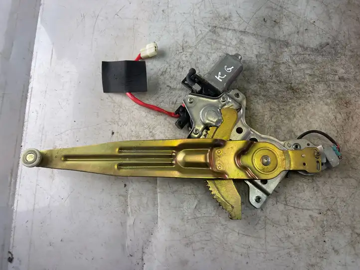 Mitsubishi Pajero Sport (2004 - 2008)  5713a021 Передний комплект электрического механизма для подъема окна