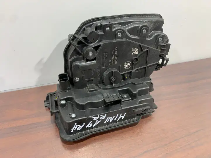 Mini Cooper Countryman F60 (2016 - 2020) 728194409 Замок задней двери — фото 2