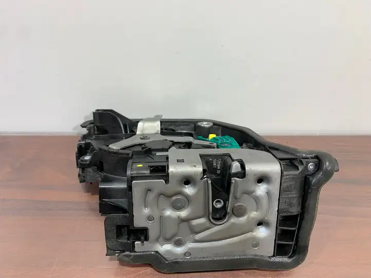 Mini Cooper Countryman F60 (2016 - 2020) 728194409 Замок задней двери — фото 3