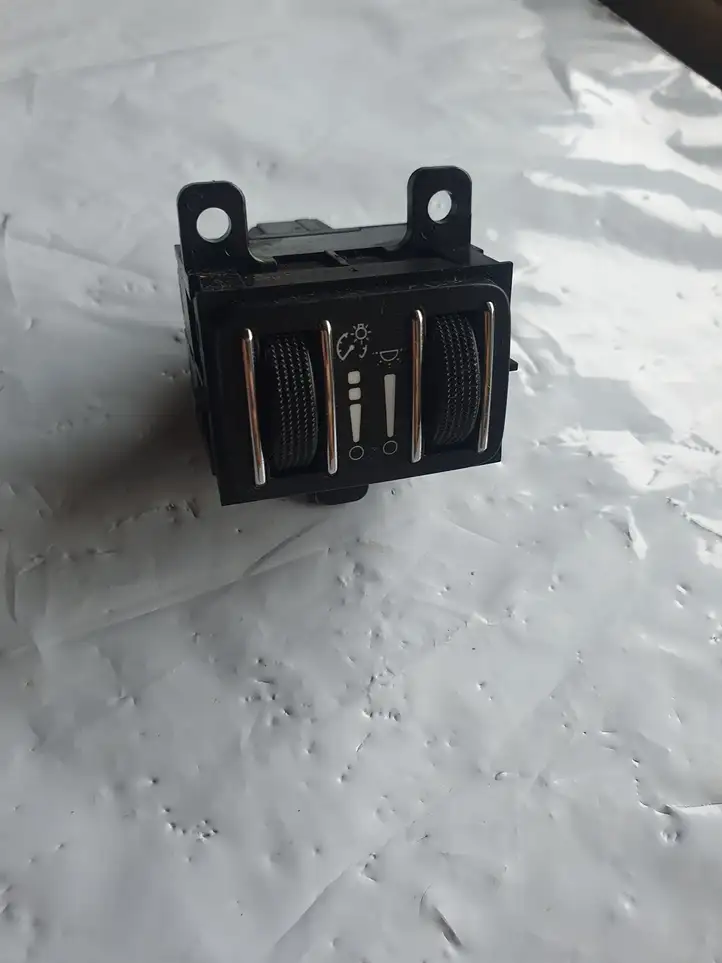 Dodge Challenger (2014 - )  10094190 Другие включатели / ручки/ переключатели