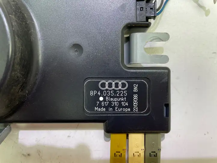 Audi A3/S3 8P (2004 - 2008) 8P4035225 Усилитель антенны — фото 3