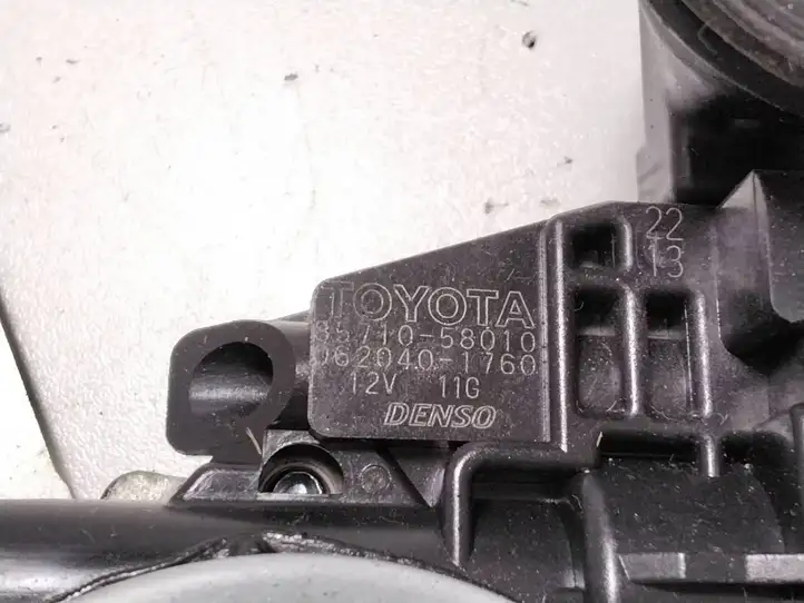 Lexus IS 220D-250-350 (2005 - 2010) 8571058010 Стеклоподъемник задней двери — фото 3