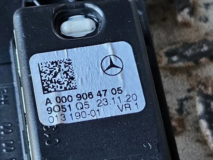 Mercedes-Benz A W177 (2018 - ) A0009084705 Потолочная ручка задняя — фото 4