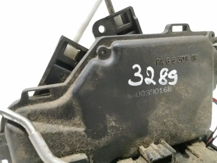 Audi A6 S6 C5 4B (1997 - 2001) 4B0839016B Замок задней двери — фото 4
