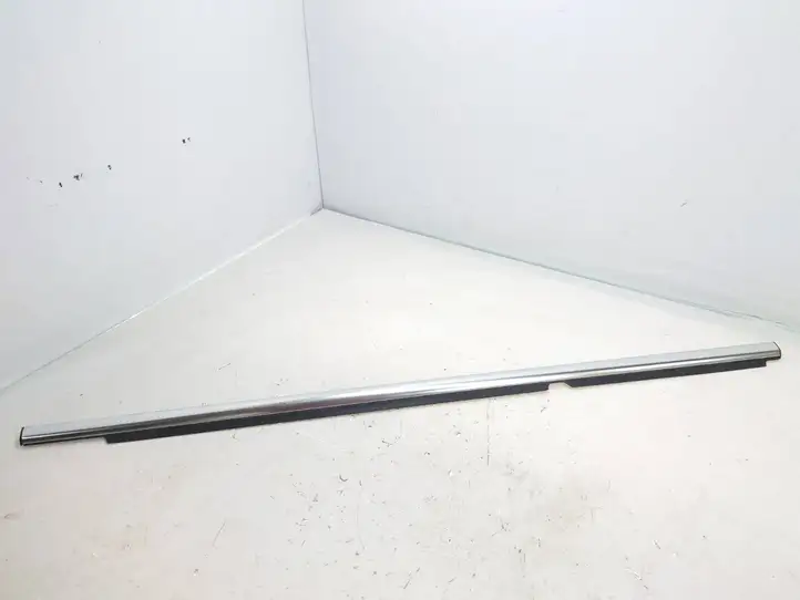 Volkswagen Tiguan (2007 - 2011) 5N0839475D Накладка стекла задней двери — фото 2