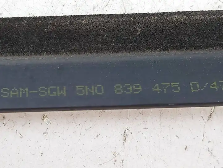 Volkswagen Tiguan (2007 - 2011) 5N0839475D Накладка стекла задней двери — фото 3