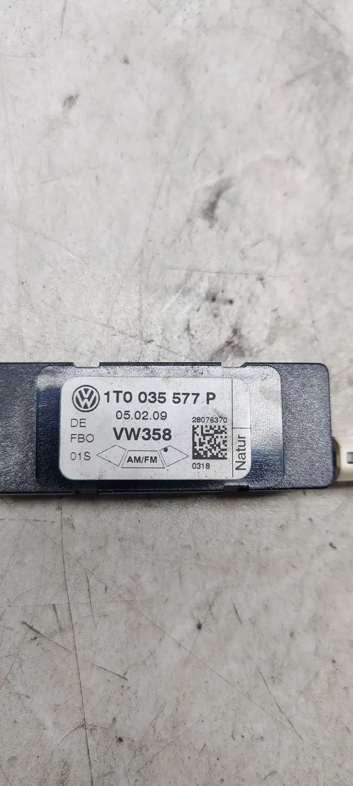 Volkswagen Touran I (2003 - 2010) 1T0035577P Усилитель антенны — фото 3