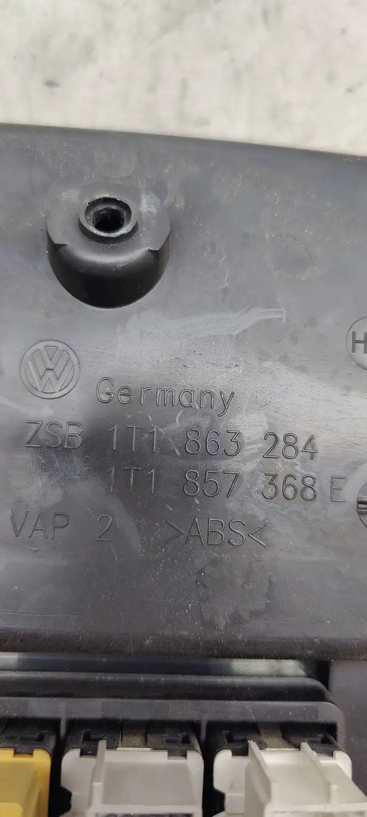 Volkswagen Touran I (2003 - 2010) 1T1863284 Вещевой ящик — фото 3