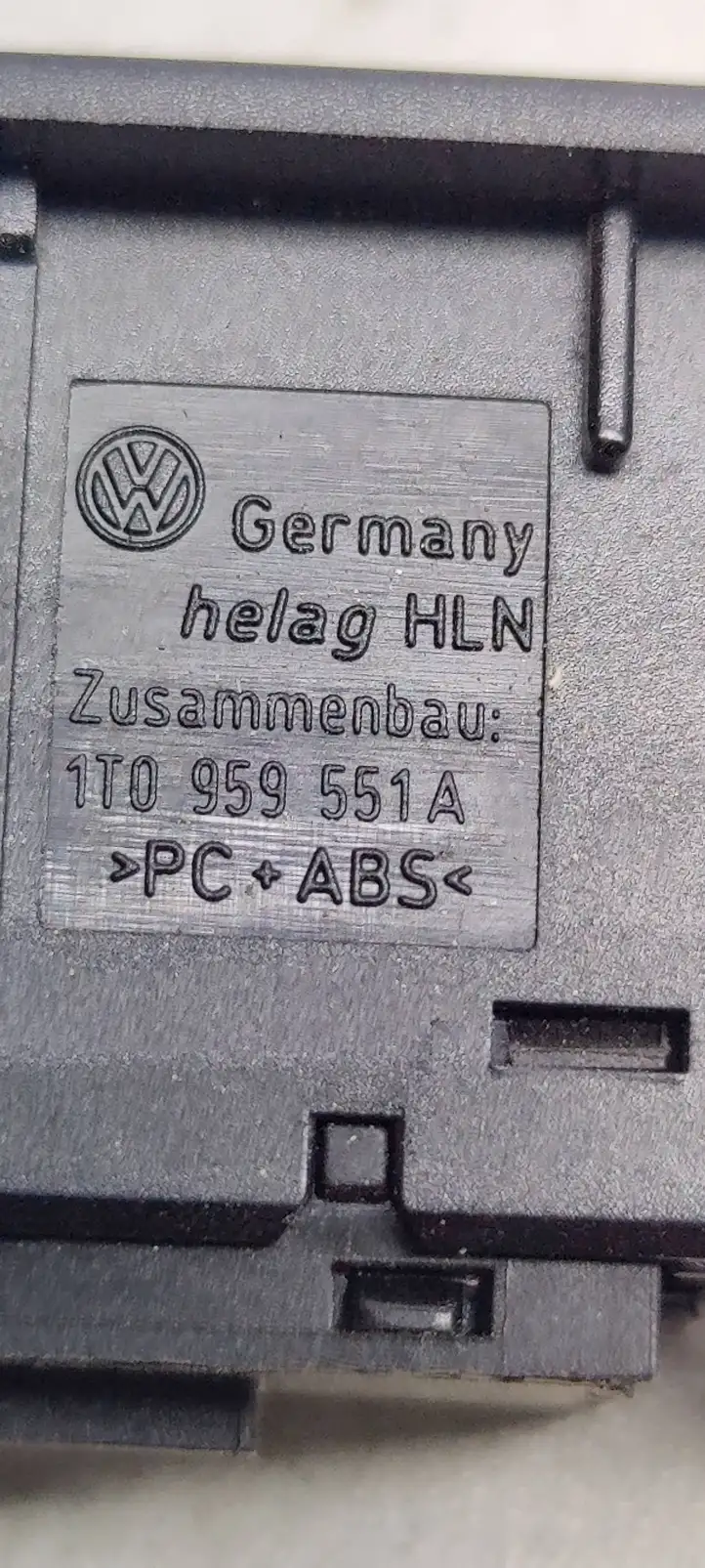 Volkswagen Touran I (2003 - 2010) 1T0959551A Включатель открытия топливного бака — фото 3