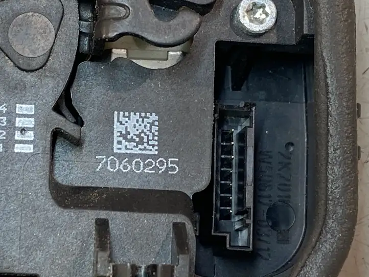 BMW 3 E90 E91 (2005 - 2012) 7060295 Замок задней двери — фото 3