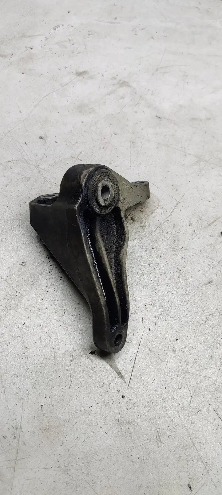 Ford Focus C-MAX (2003 - 2010)  3m516p093 Кронштейн крепления коробки передач