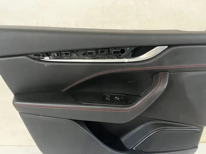 Maserati Levante (2017 - ) 6700475840 Обшивка передней двери — фото 3